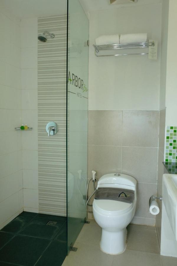 Arbor Biz Hotel Макасар Екстериор снимка