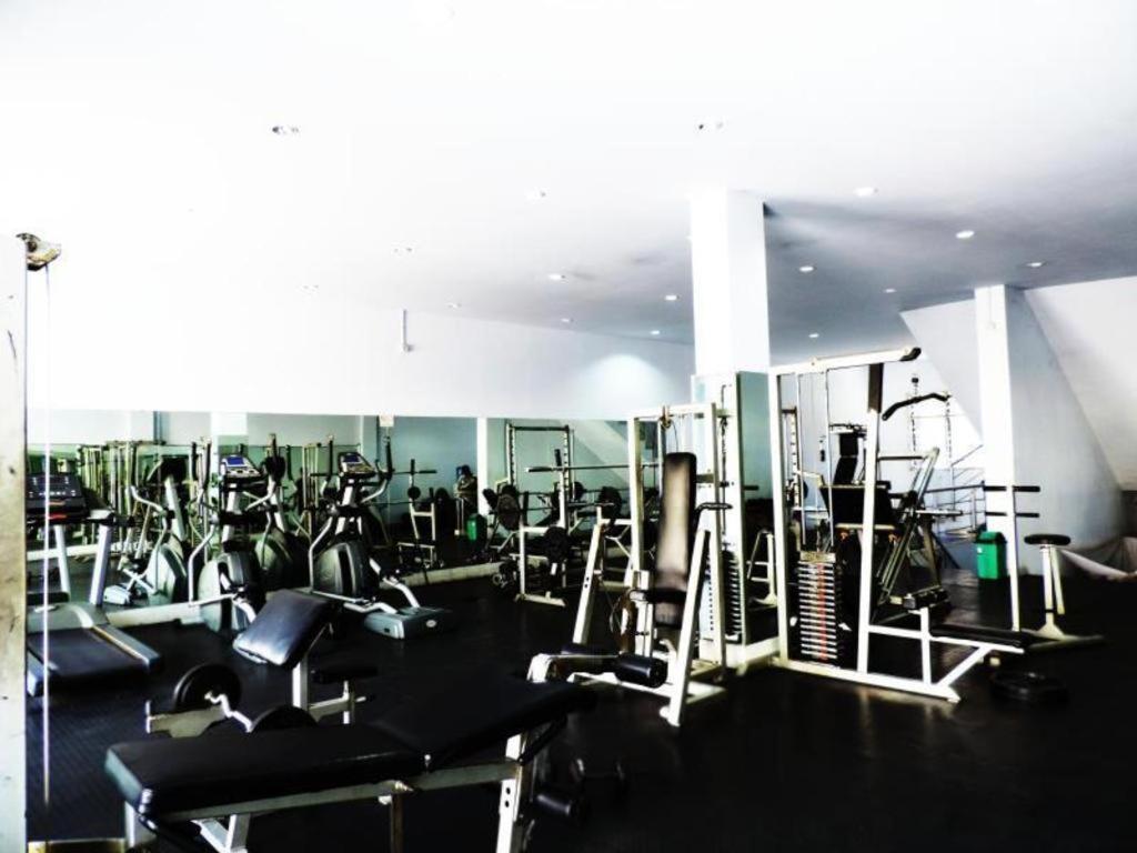 Arbor Biz Hotel Макасар Екстериор снимка