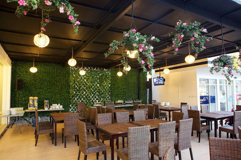 Arbor Biz Hotel Макасар Екстериор снимка