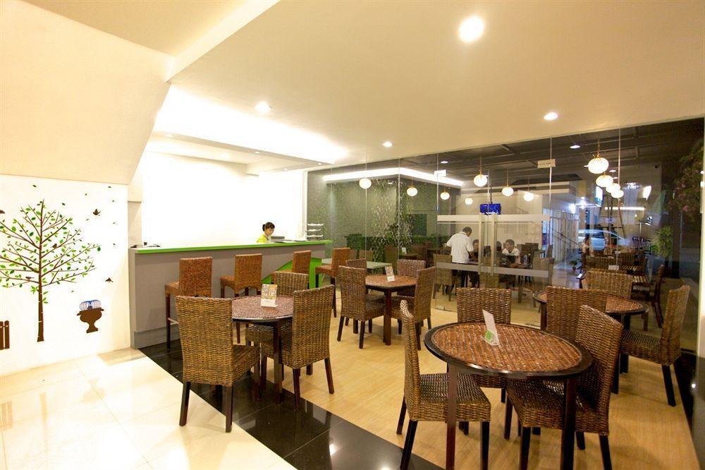 Arbor Biz Hotel Макасар Екстериор снимка