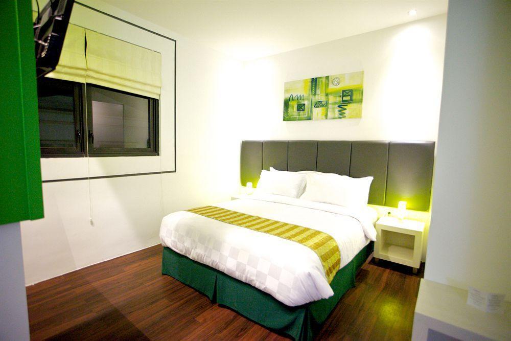 Arbor Biz Hotel Макасар Екстериор снимка