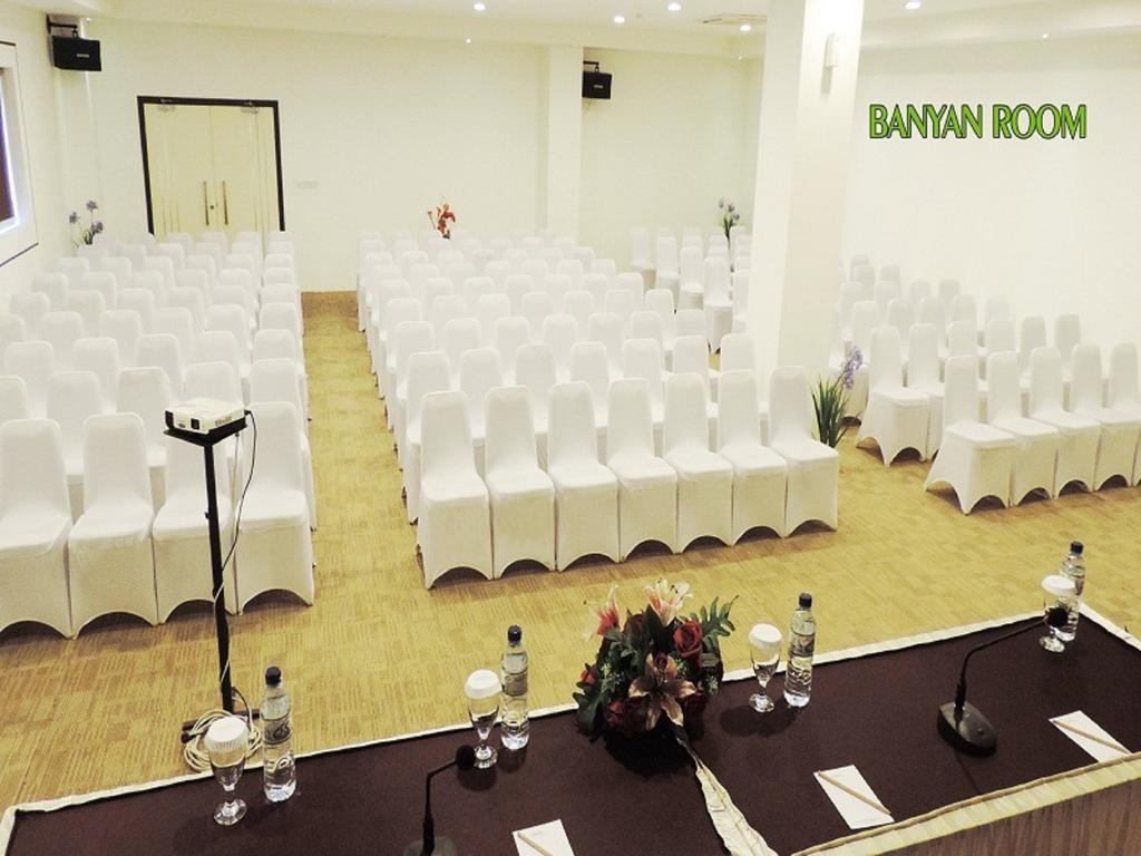 Arbor Biz Hotel Макасар Екстериор снимка