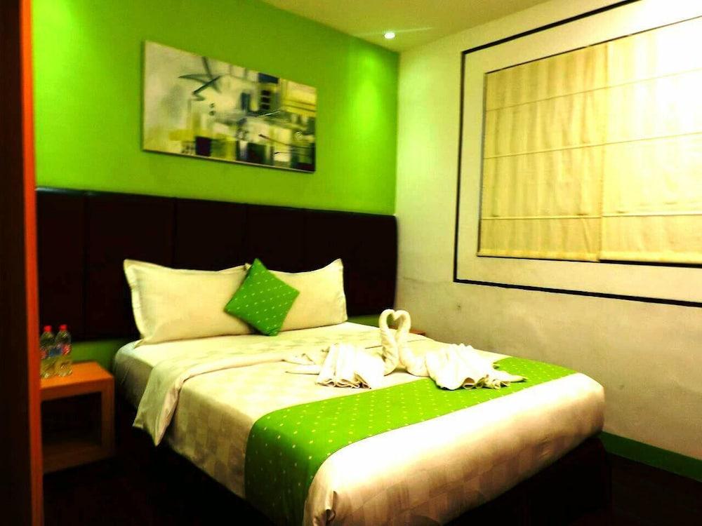 Arbor Biz Hotel Макасар Екстериор снимка