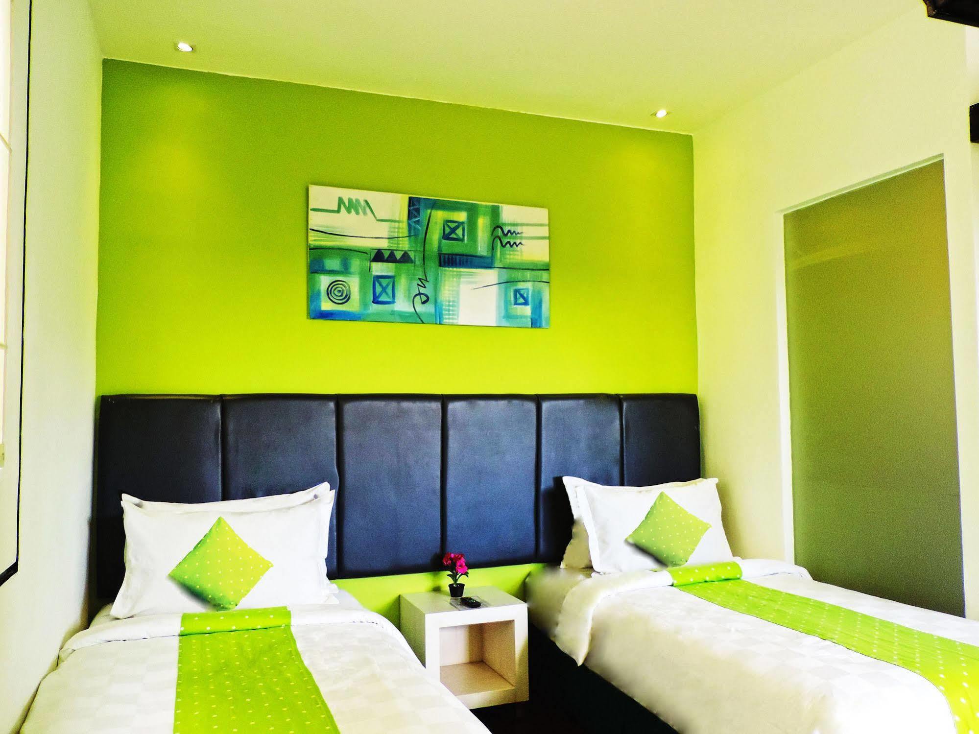 Arbor Biz Hotel Макасар Екстериор снимка