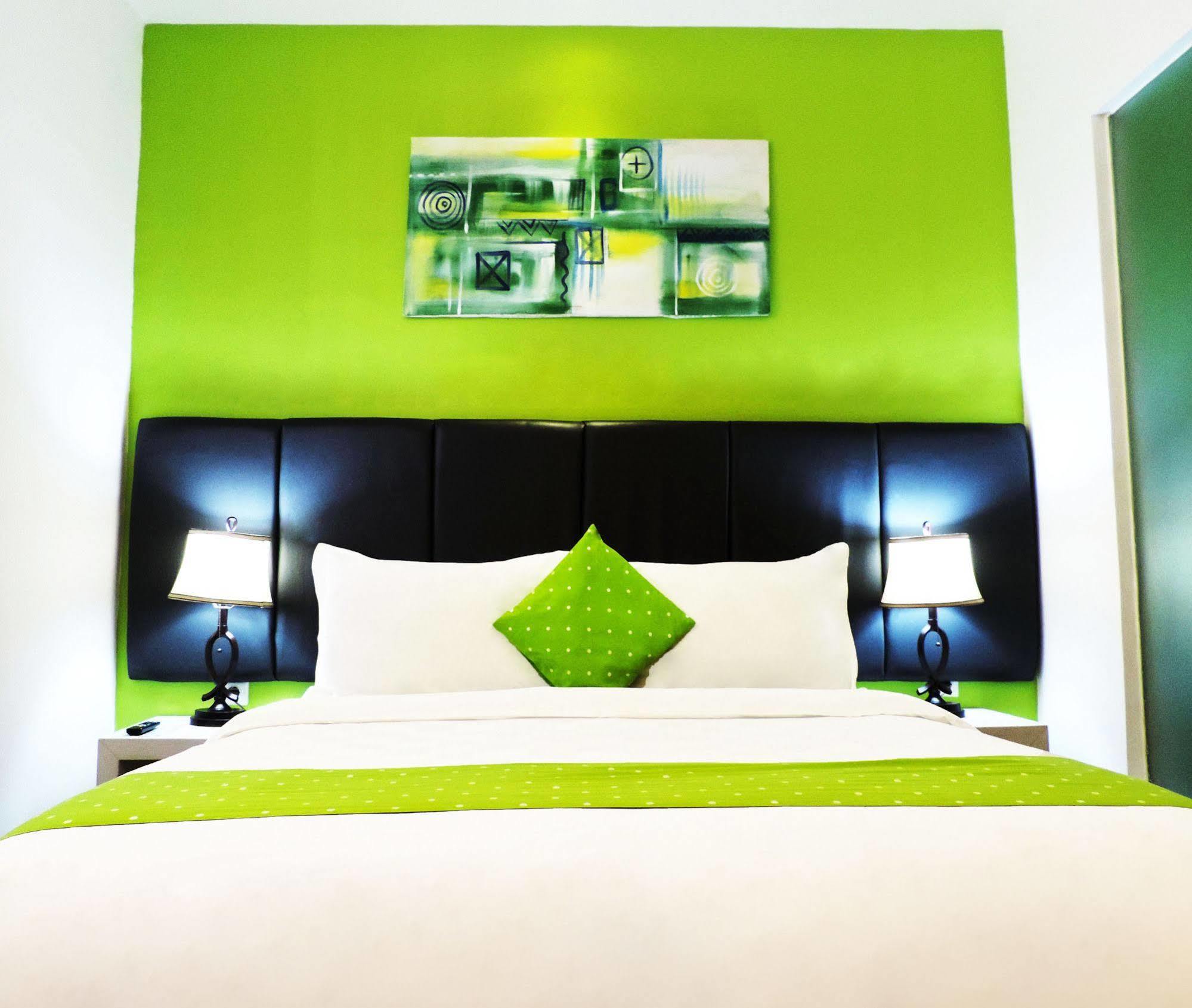 Arbor Biz Hotel Макасар Екстериор снимка