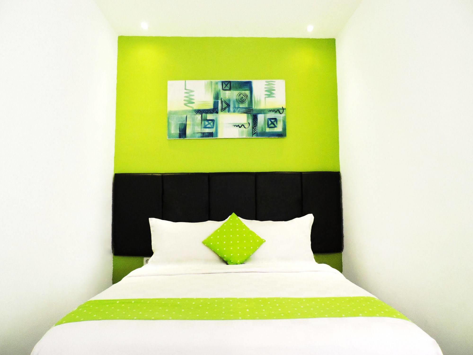 Arbor Biz Hotel Макасар Екстериор снимка