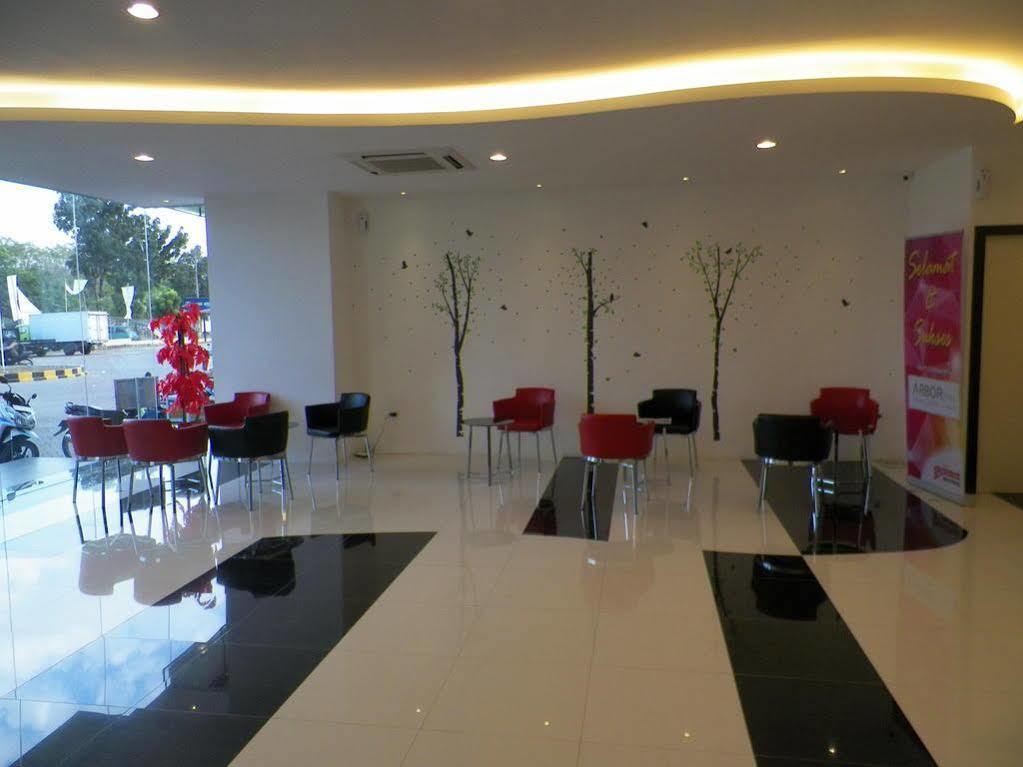 Arbor Biz Hotel Макасар Екстериор снимка
