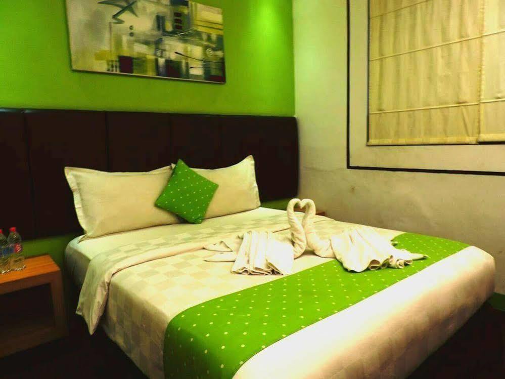 Arbor Biz Hotel Макасар Екстериор снимка