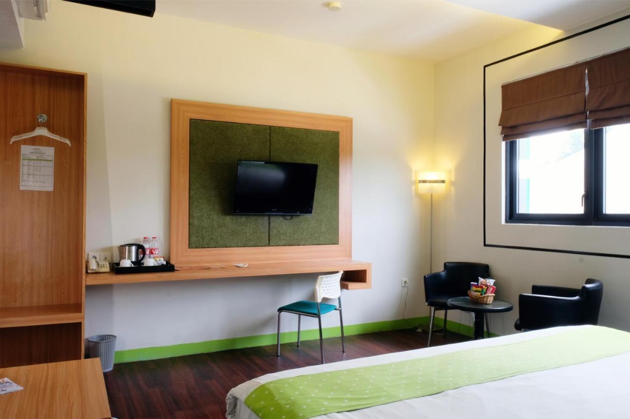 Arbor Biz Hotel Макасар Екстериор снимка