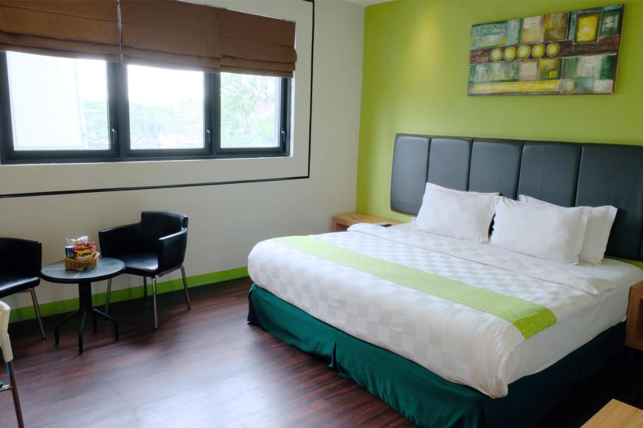 Arbor Biz Hotel Макасар Екстериор снимка
