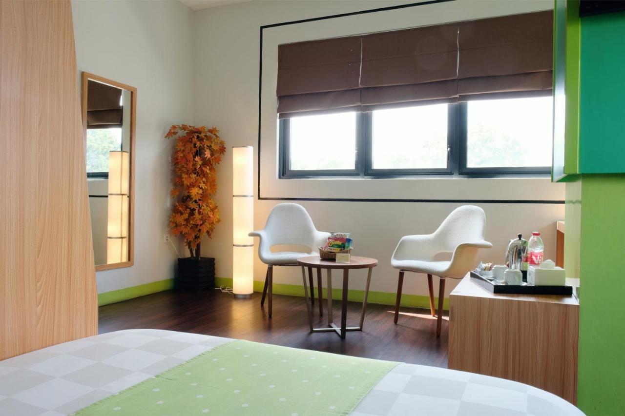 Arbor Biz Hotel Макасар Екстериор снимка