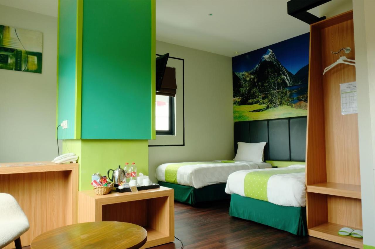 Arbor Biz Hotel Макасар Екстериор снимка