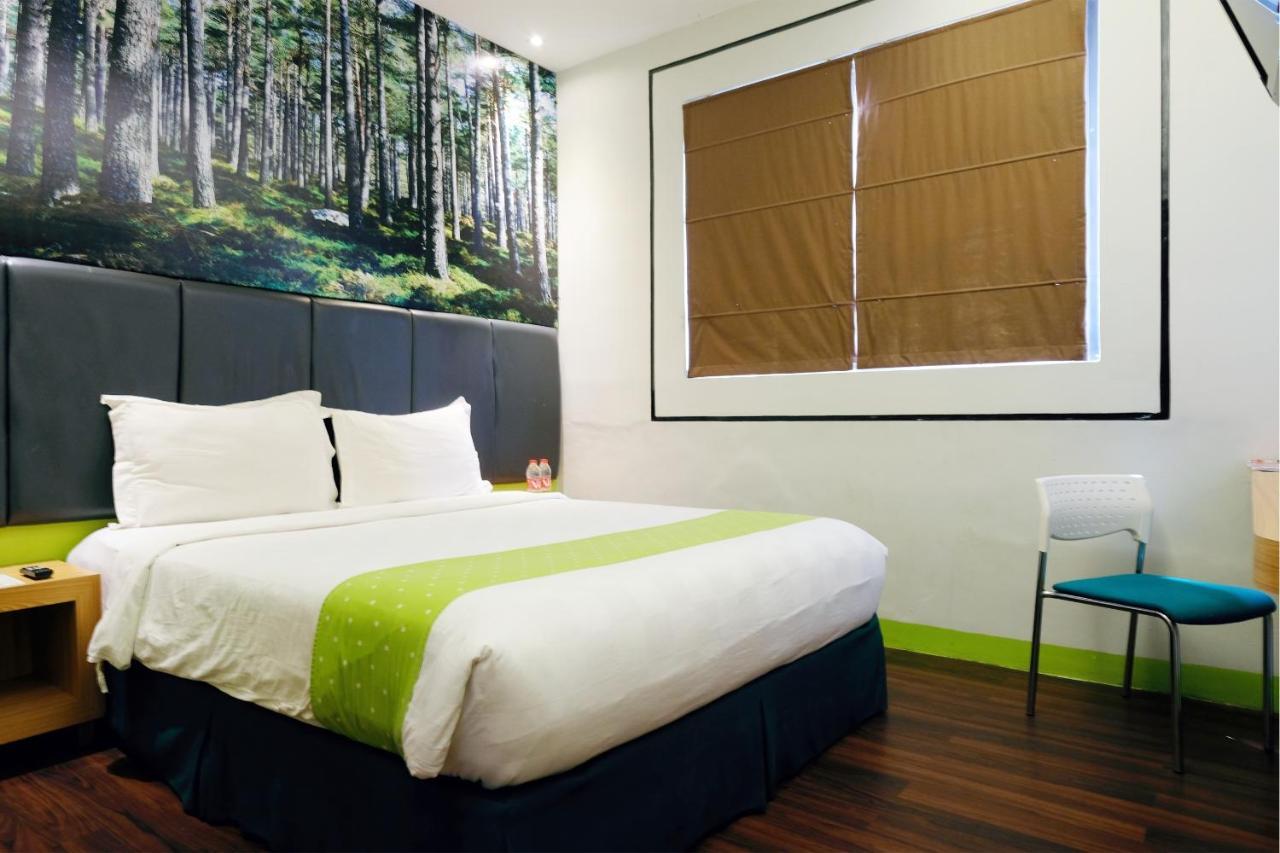 Arbor Biz Hotel Макасар Екстериор снимка